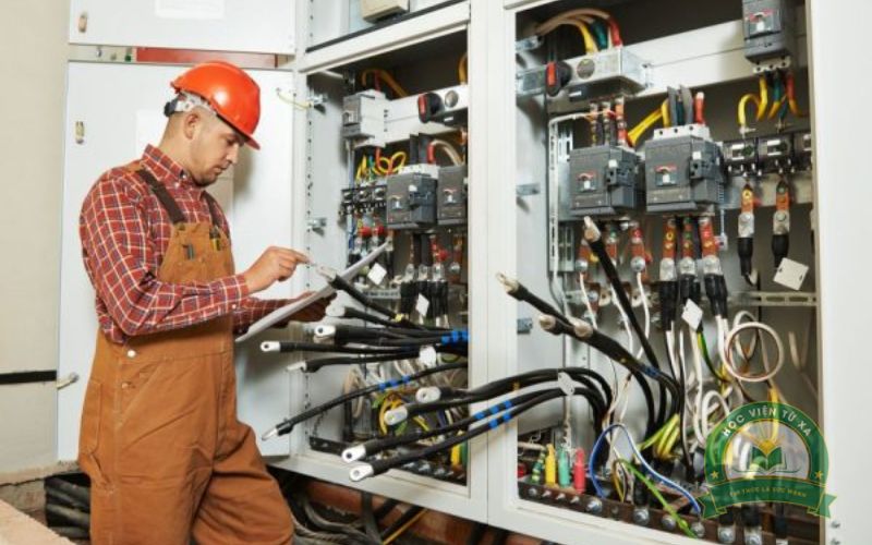 Liên thông Trung cấp ngành Điện công nghiệp Từ xa là gì?