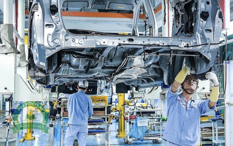 Một trường đào tạo Cao đẳng ngành Công nghệ ô tô uy tín cần có những gì?