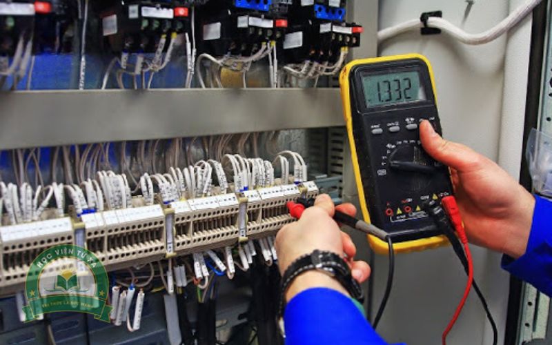 Vì sao nhiều người lựa chọn liên thông Trung cấp ngành Điện công nghiệp Từ xa?
