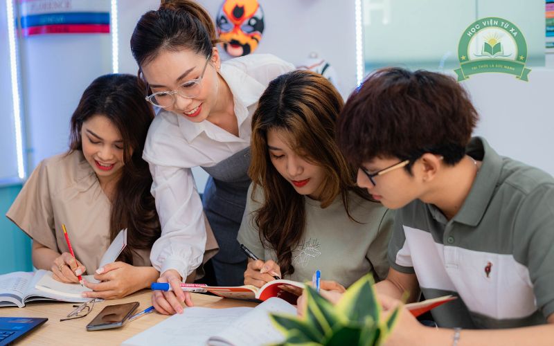 Ai nên chọn học Cao đẳng ngành Tiếng Trung?