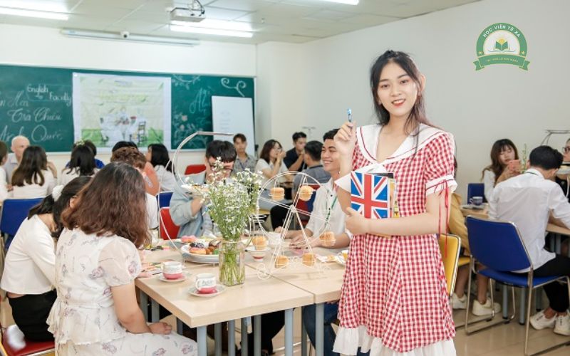 Ai phù hợp với chương trình Trung cấp Tiếng Anh học ngoài giờ hành chính này?
