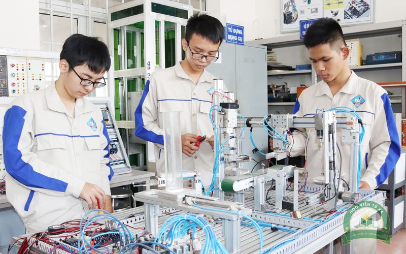 Cao đẳng Điện công nghiệp học ngoài giờ hành chính phù hợp với những ai?