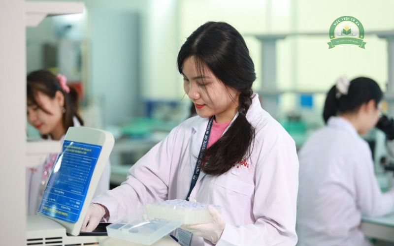 Sau khi tốt nghiệp Trung cấp Dược học ngoài giờ hành chính có thể làm công việc gì?
