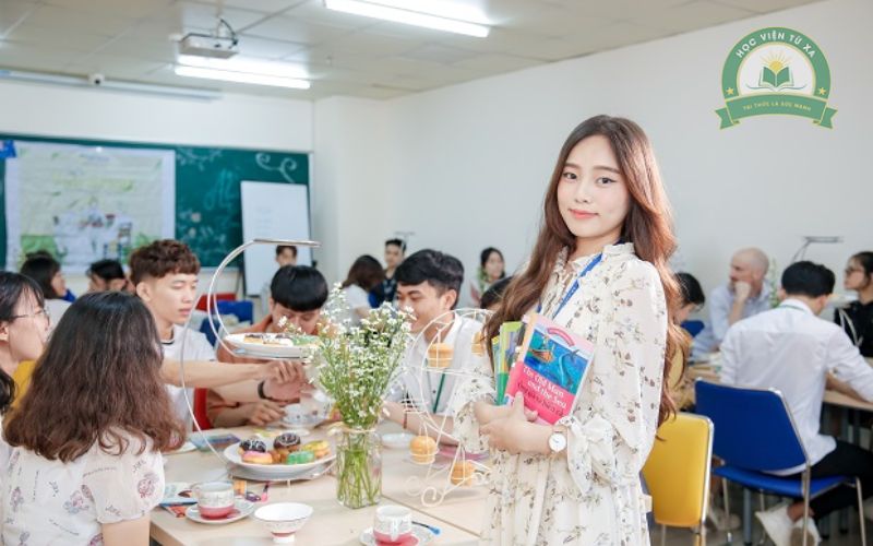 Cao đẳng Tiếng Anh học online có phù hợp với người đi làm không?