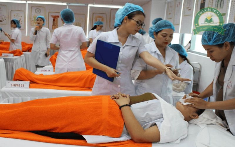 Chương trình Trung cấp Chăm sóc sắc đẹp học ngoài giờ hành chính những gì?