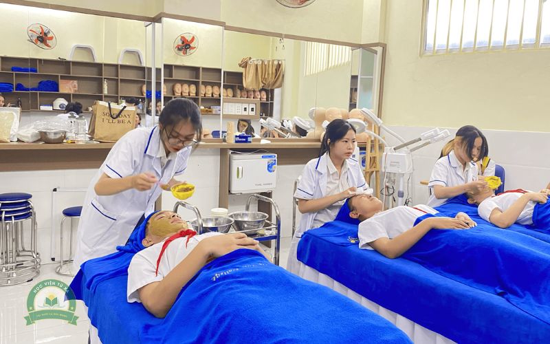 Đăng ký học Trung cấp Chăm sóc sắc đẹp học ngoài giờ hành chính ở đâu?