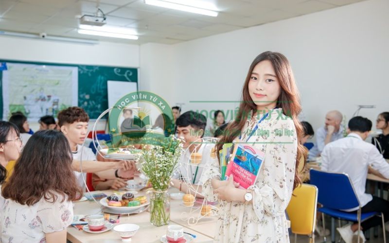 Đăng ký học Trung cấp Tiếng Anh học cuối tuần ở đâu?