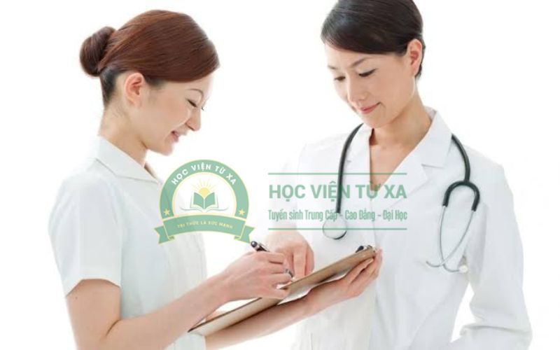 Học Trung cấp Y sĩ đa khoa online có phù hợp với người đi làm không?
