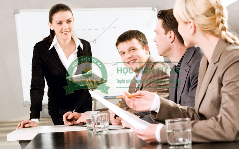 Khóa học Cao đẳng Quản trị kinh doanh học online dành cho ai?