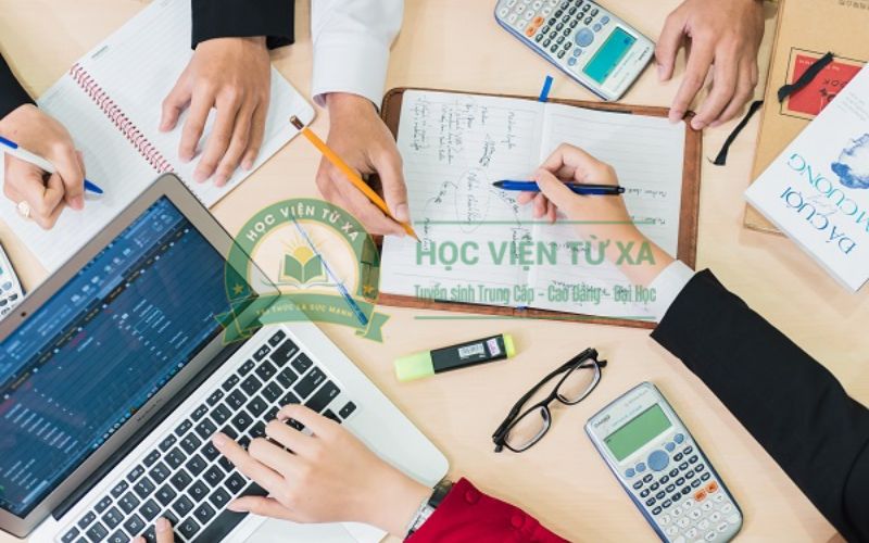 Khóa học Trung cấp Kế toán ngoài giờ hành chính phù hợp với ai?