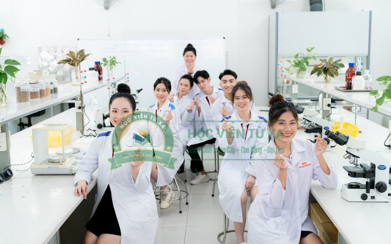 Ngành Dược học cuối tuần có hợp với người đang đi làm không?
