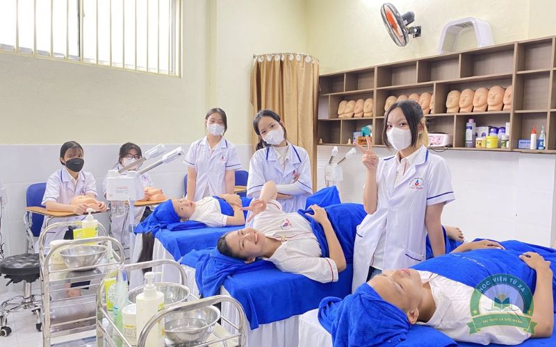 Trung cấp Chăm sóc sắc đẹp học ngoài giờ hành chính có phù hợp với người đi làm?