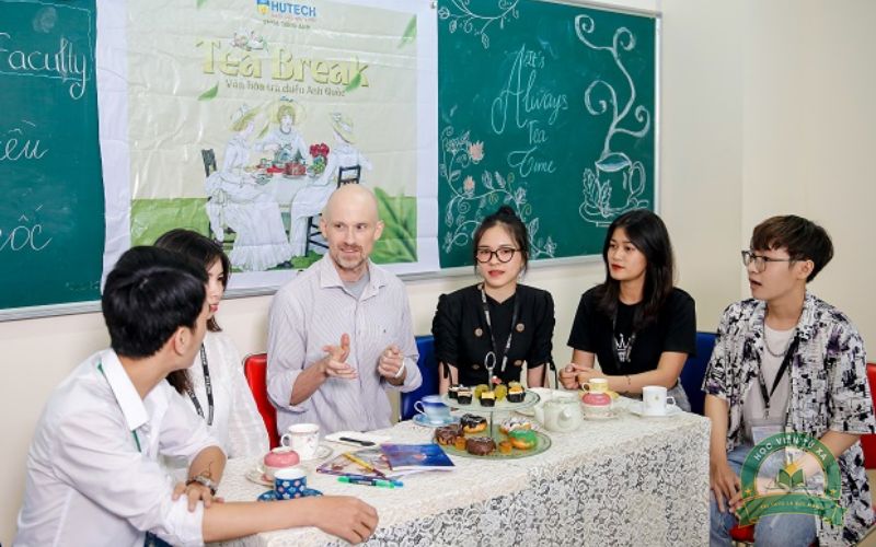 Vì sao nhiều người chọn học Cao đẳng Tiếng Anh học online?