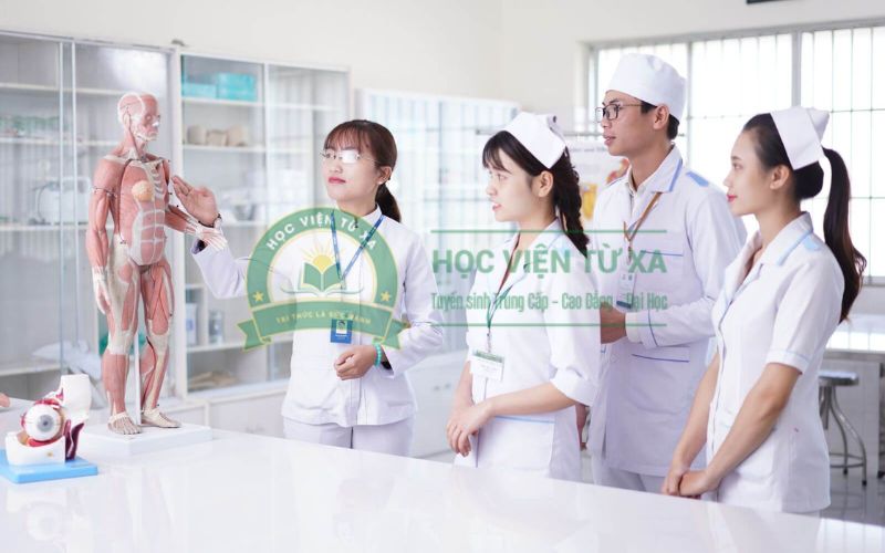 Ai có thể đăng ký ngành Điều dưỡng học online?