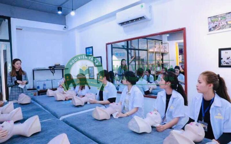 Ngành thẩm mỹ làm đẹp nên học trường nào cho người đi làm?
