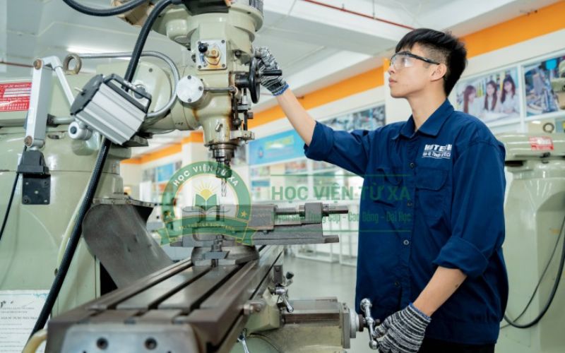 Khóa học ngành Cơ khí ra trường làm gì?